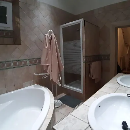 Piscine 3 Chambres-centre A Pied- 9 Couchages Avignon